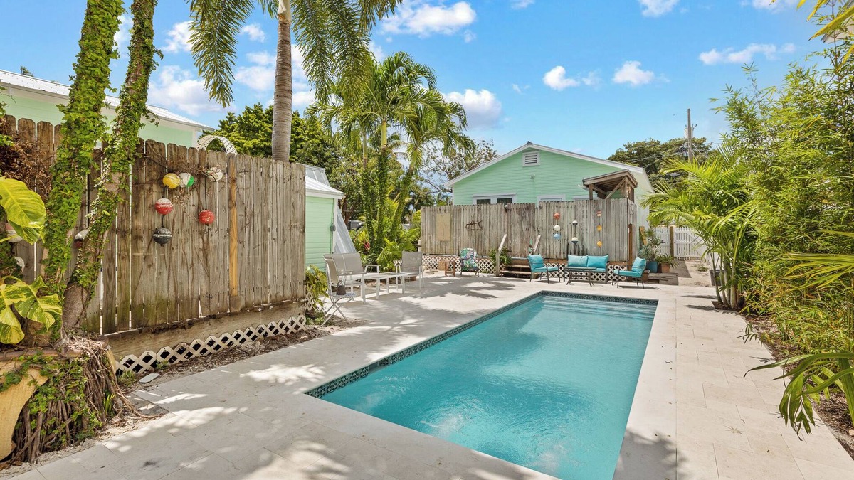 Uptown - Upper Duval Cottage | Charming Cottage in Old Town