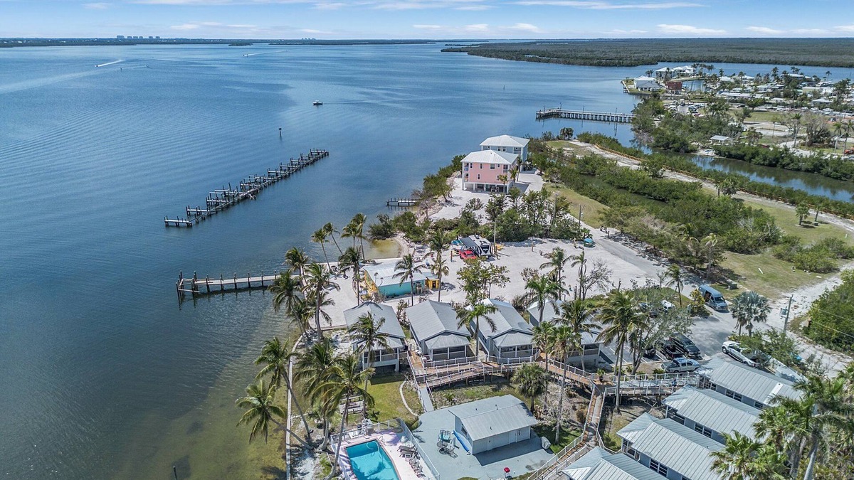 Matlacha Condo | Charming Cottage in the Heart of Matlacha – Walk to Shops & Bay Views!