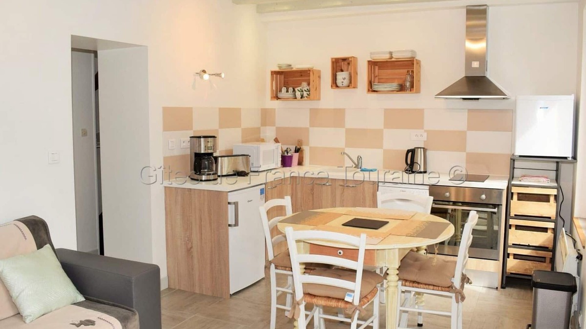 Limeray Cottage | Charming Cottage in Touraine with WIFI, Pets Allowed