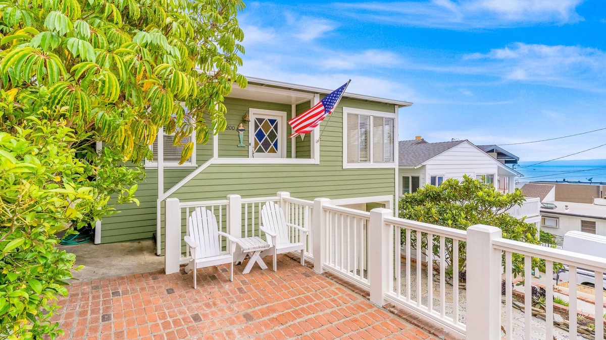 South Laguna House | Charming cottage near beach with ocean views, patio, fireplace, washer/dryer