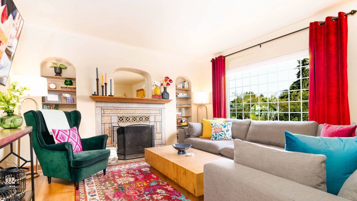 Port Angeles Cottage | Charming Cottage Retreat - with Hot Tub, Sauna & 5 min walk to town!
