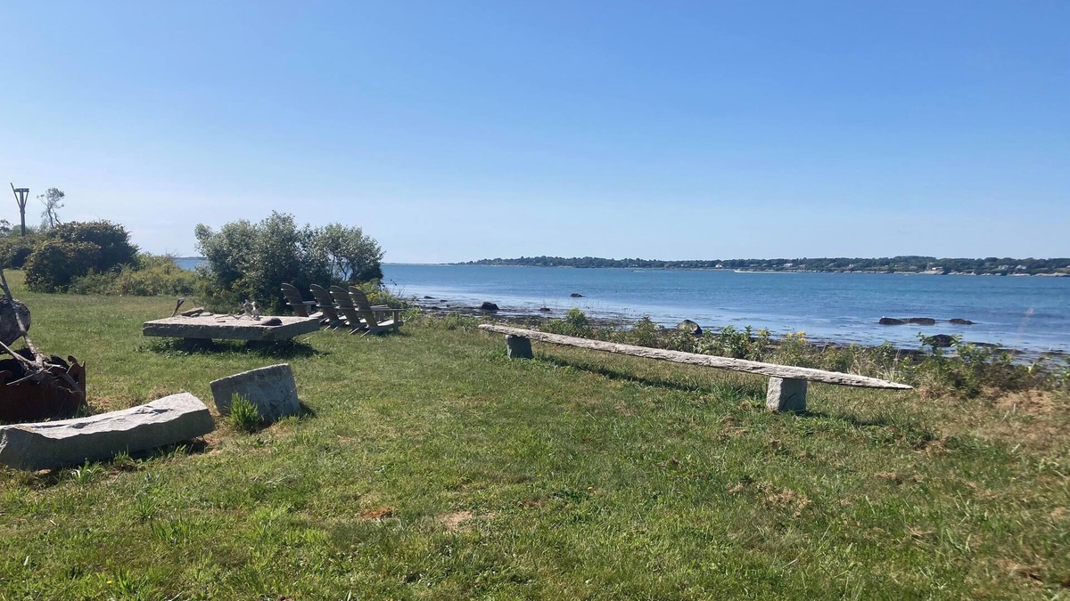 Little Compton Cottage | Charming cottage with bucolic farm views, private waterfront 🏝️🐄☀️