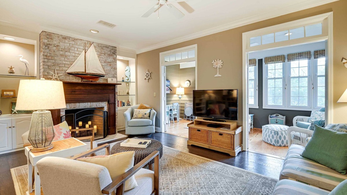 Murrells Inlet Cottage | Charming Cottage Near Golf Courses & Marsh Walk!