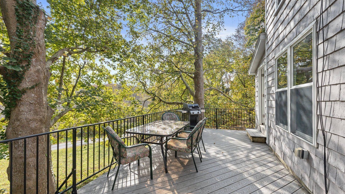 Plymouth House | Charming cottage, walk to downtown waterfront, large deck, outdoor seating, and grill