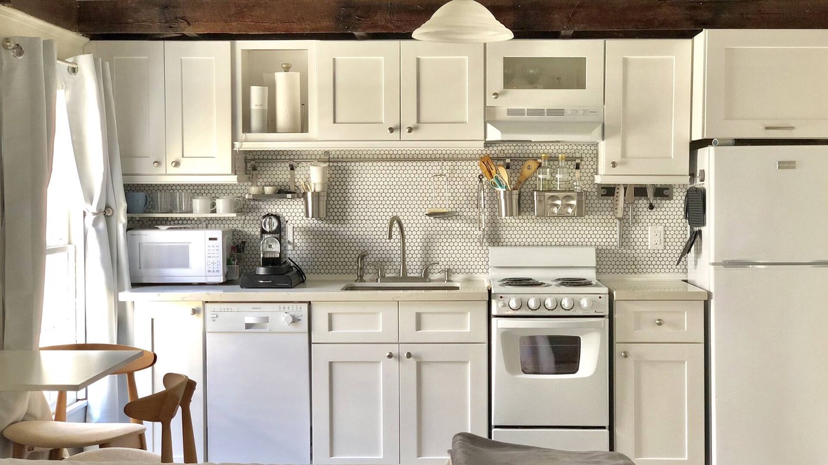 Audubon House | Charming Cottage with an Ergonomic Bed