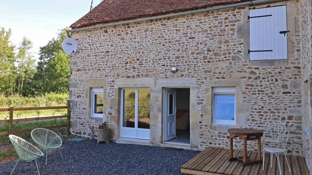 Necy Cottage | Charming Cottage with Garden, Terrace & Modern Amenities in Normandy