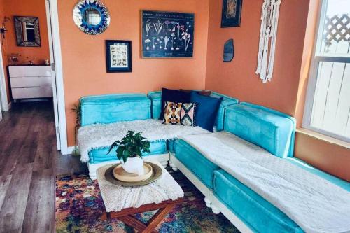 City Heights House | Charming Cottage with Hot Tub in Secret Garden