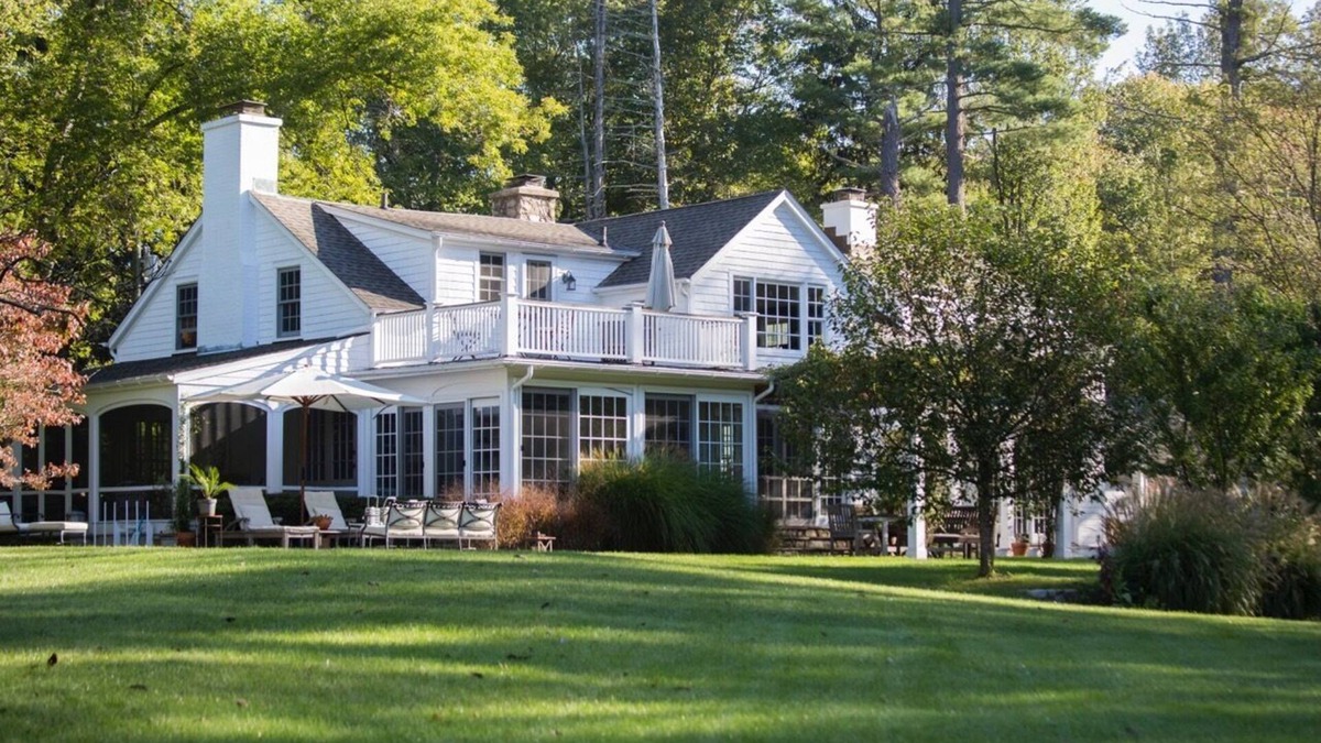 Weston House | Charming Country Getaway on Stillwater Pond