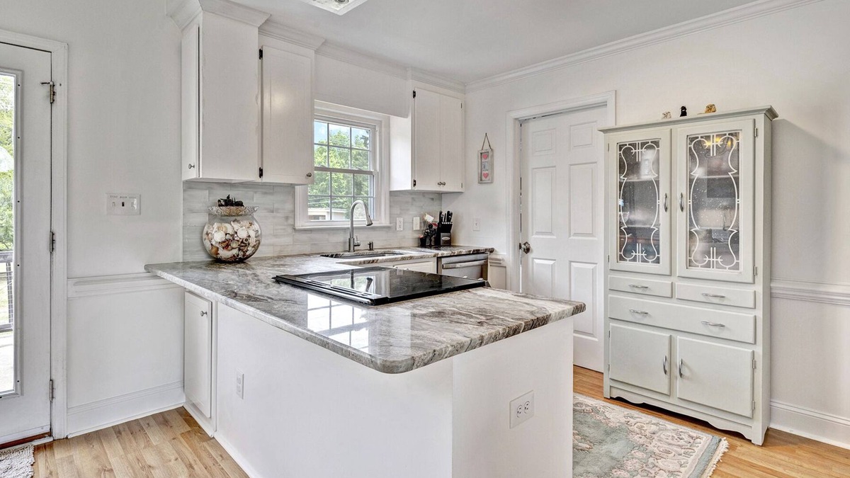 Raleigh House | Charming country home on a horse farm, 15min to Downtown!