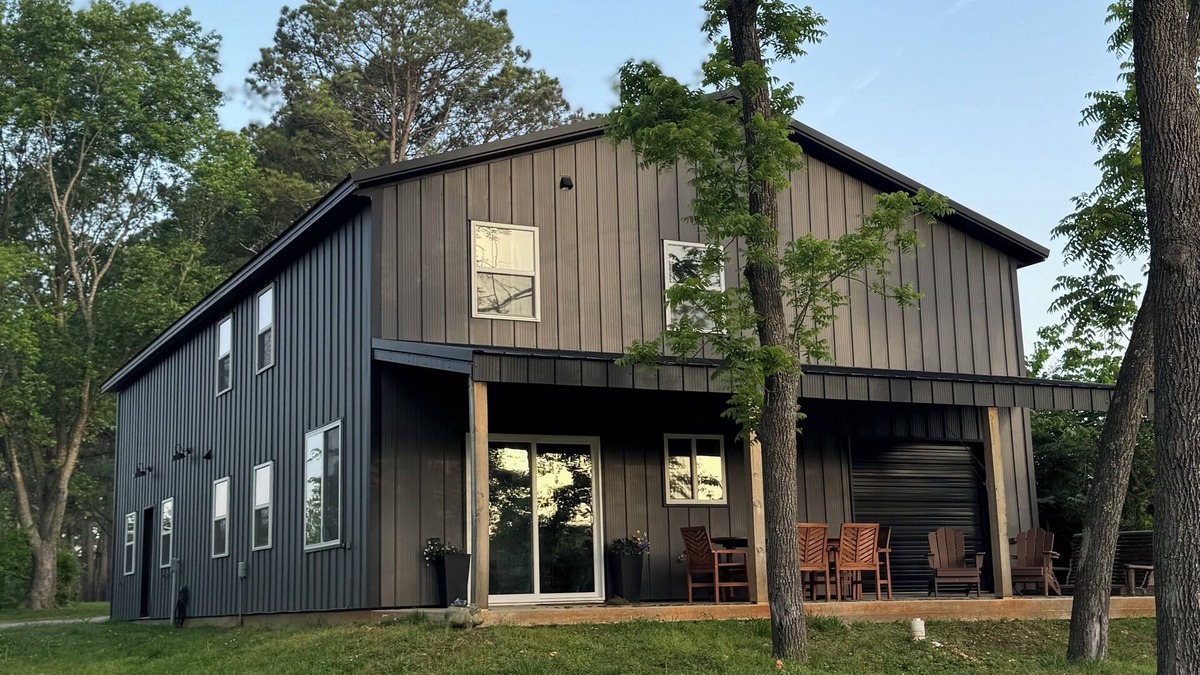 Fayetteville House | Charming Country Retreat, convenient to downtown Fayetteville, private garage
