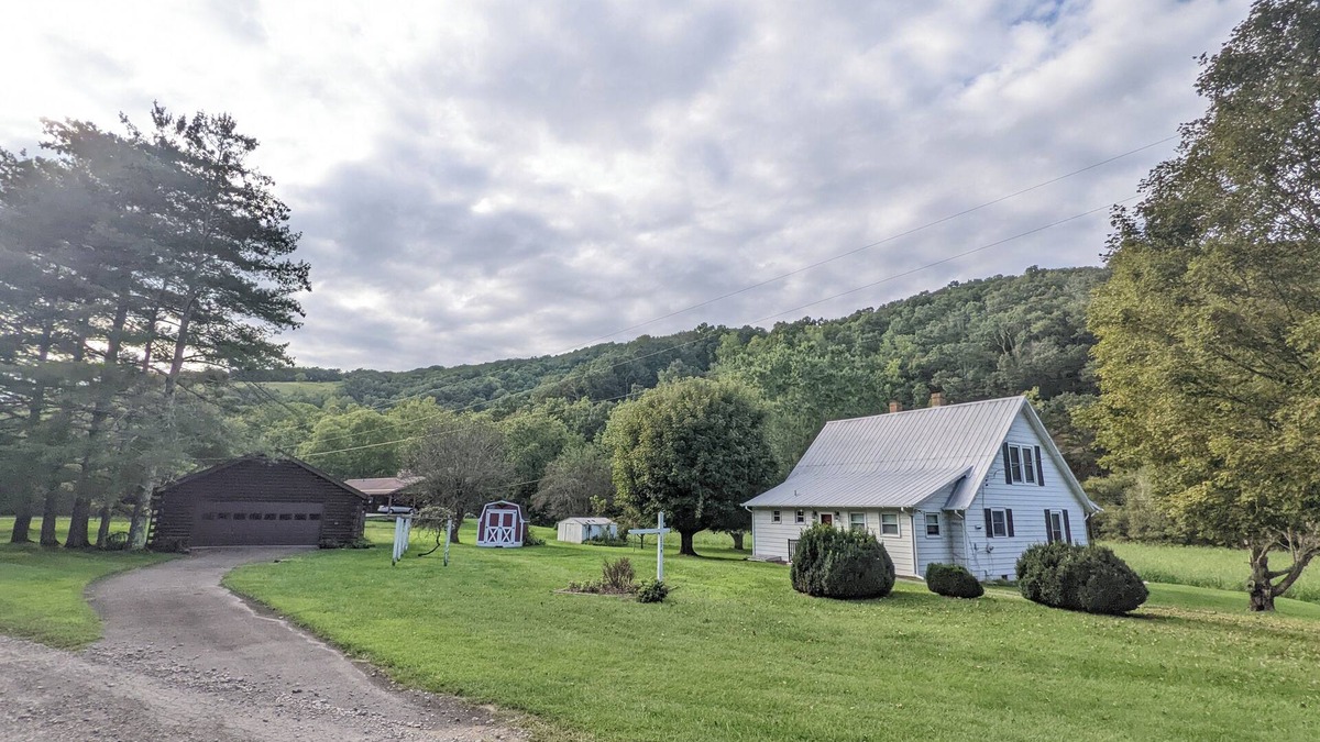 Ironto House | Charming countryside retreat with cozy rooms, modern amenities, and scenic views. Family-friendly!