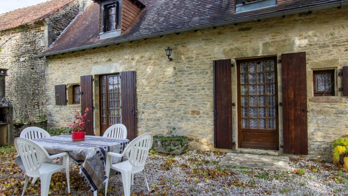 Archignac Cottage | Charming Countryside Cottage: Fireplace, Terrace, Near Sarlat & Lascaux 4