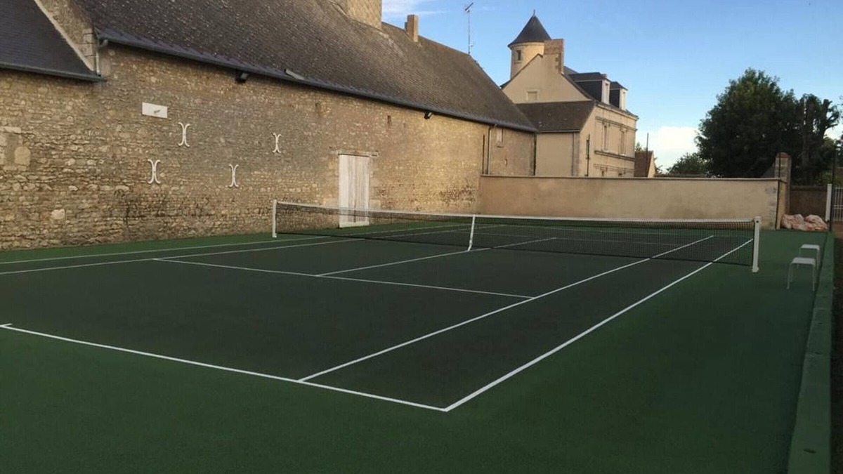 Lutz-en-Dunois Cottage | Charming Countryside Retreat: Modern Cottage with Tennis Court, Near Loire Castles