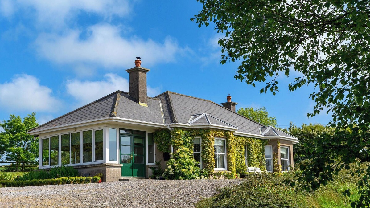 Nohoval House | Charming Countryside Retreat near Kinsale. Minutes from Beaches & Adventure