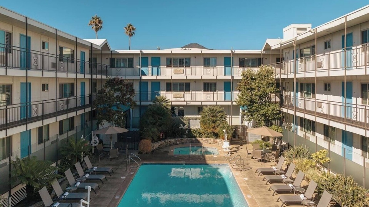 Corte Madera Hotel | Charming Couple Suite | Outdoor Pool | Free Parking | BBQ Area | Courtyard