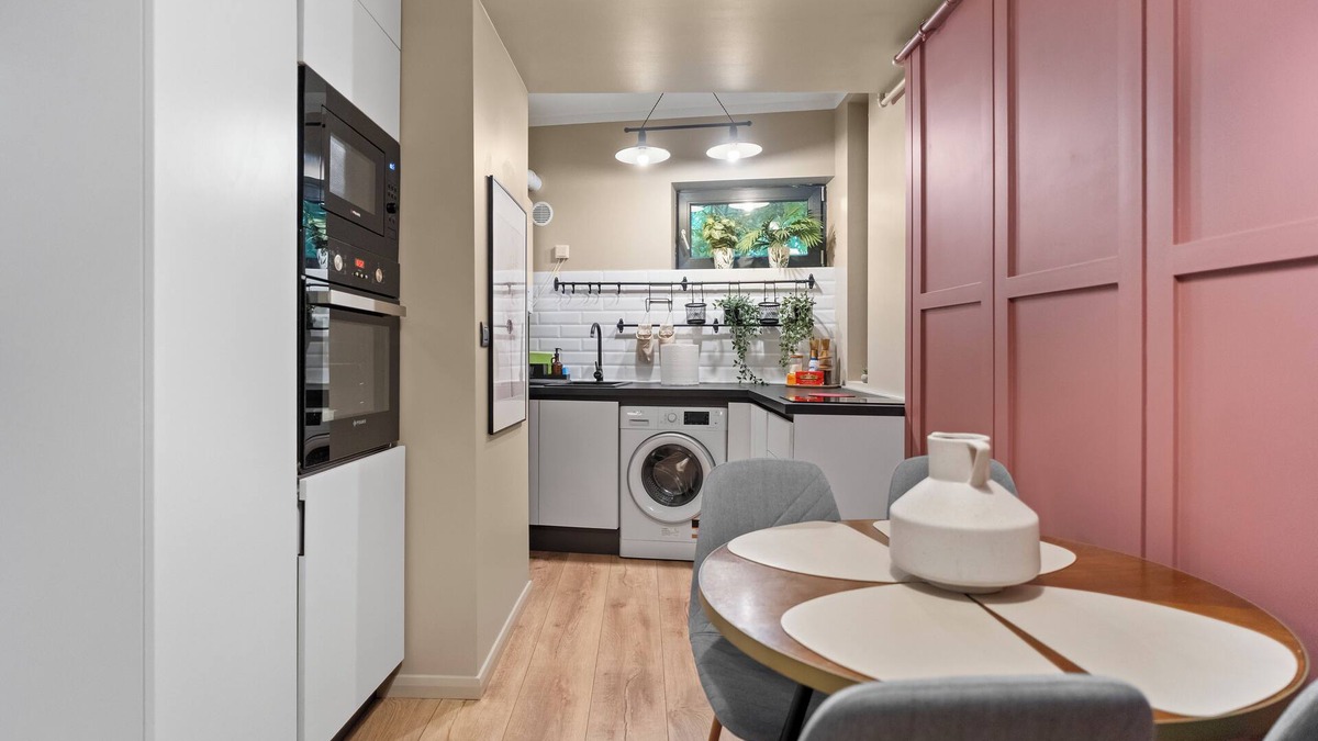 Bucharest City-Centre Apartment | Charming & Cozy 2 BD apt, Ultracentral with WiFi, AC, across Chabad in Bucharest