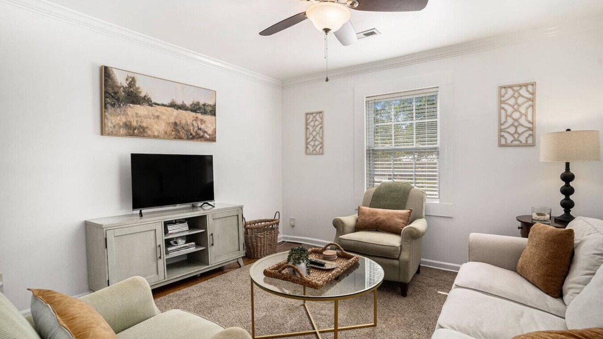 Mount Pleasant House | Charming, Cozy 3br/1ba Home Close to Shem Creek!
