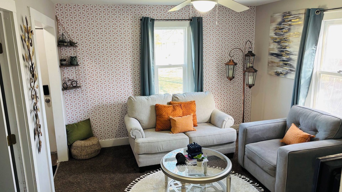 Sunnyside House | Charming. Cozy. Central Location.