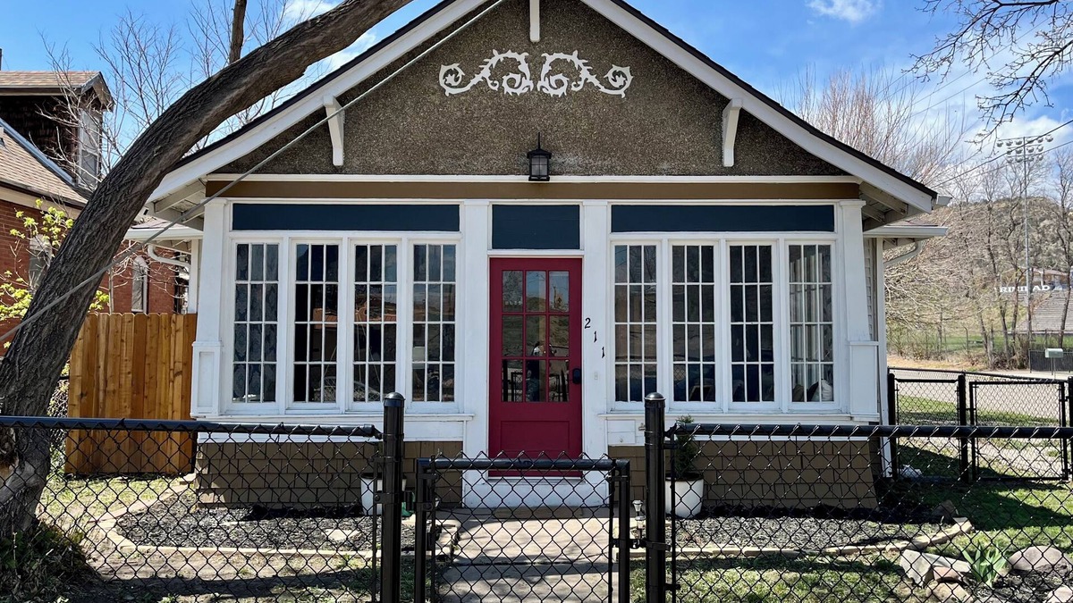 Trinidad House | Charming & Cozy Craftsman: AC/Heat + Pets Free!