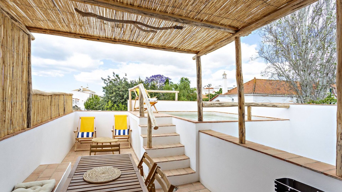 Santa Luzia House | Charming, cozy house with swimming pool
