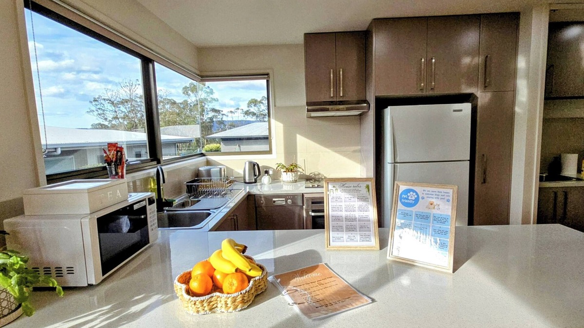 Electrona House | Charming cozy & peaceful fully equipped 3 bedroom family home!n