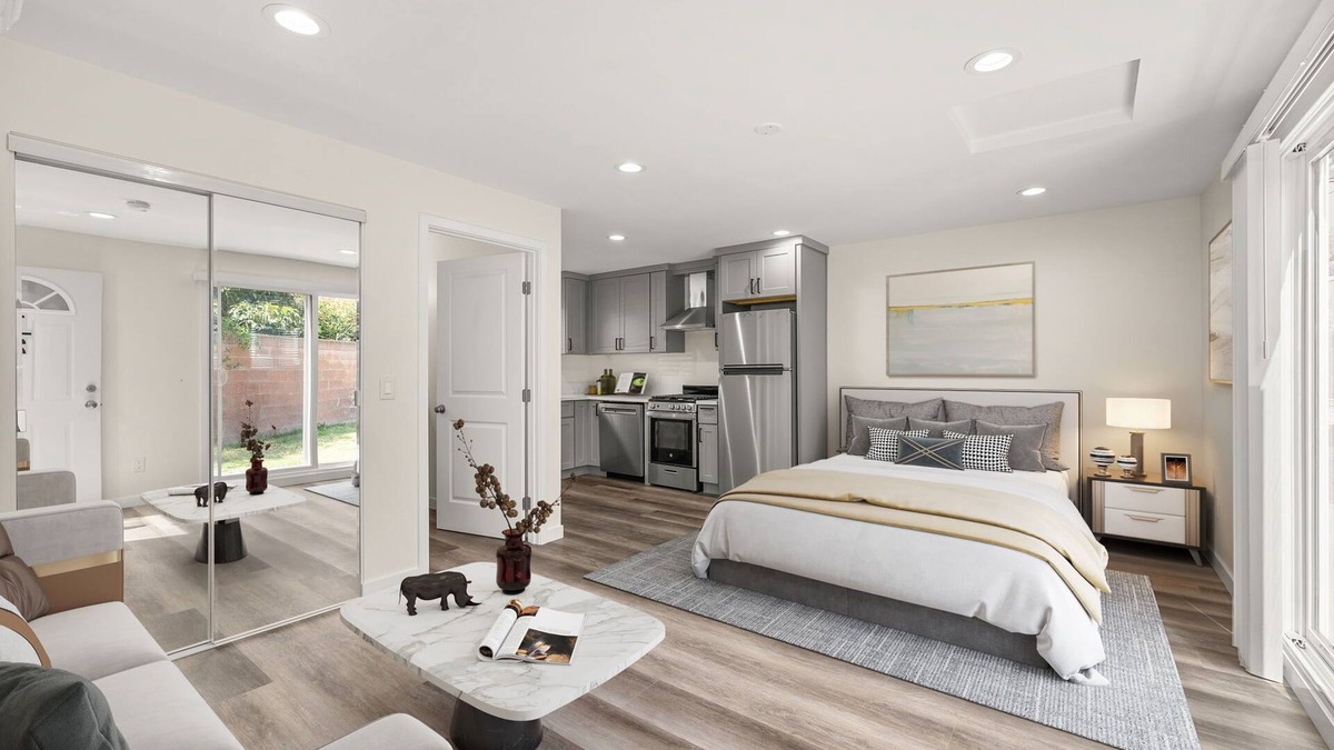 South of Conant Apartment | Charming Cozy Studio next to Heartwell Park with AC, W/D in Unit