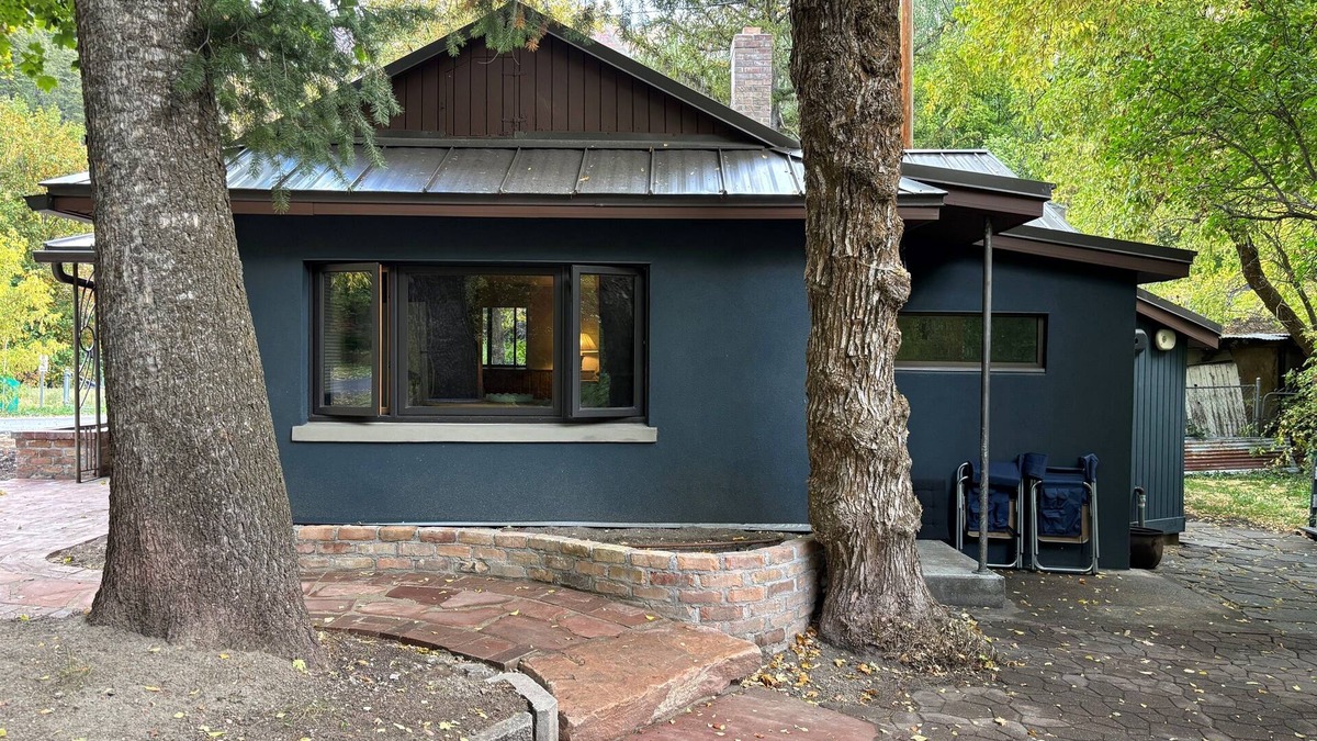 Snowbird Cottage | Charming Creekside Mountain Cottage
