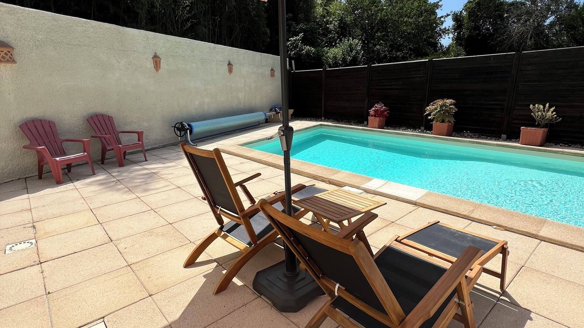 Bellerive-sur-Allier House | Charming detached house with swimming pool, set in lush greenery on the banks of the Allier.