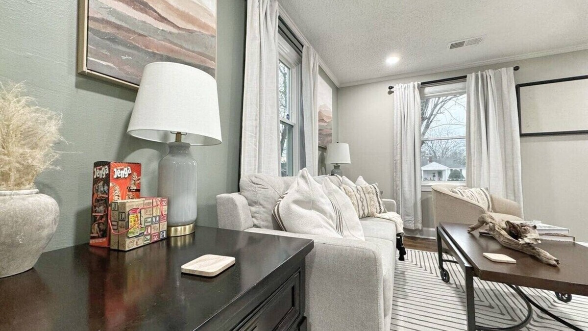 Decatur House | Charming Decatur Haven: Heartland Delight