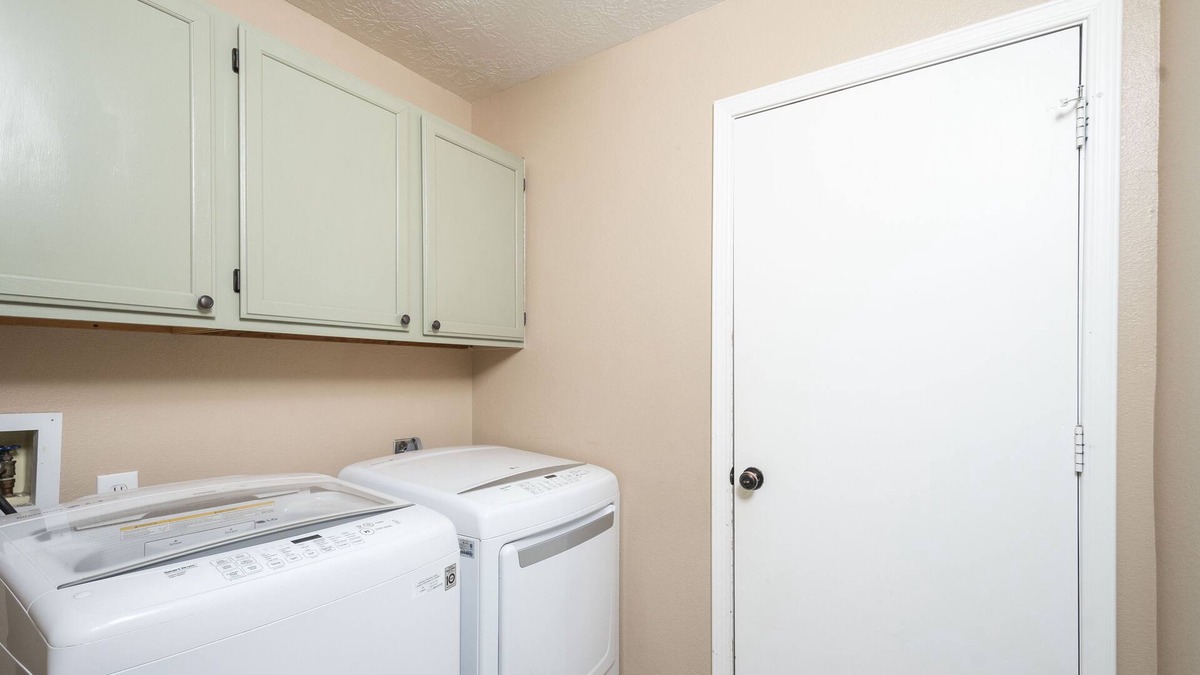 Mesilla Park House | Charming desert oasis- Conveniently located near NMSU, golf course, and highway.