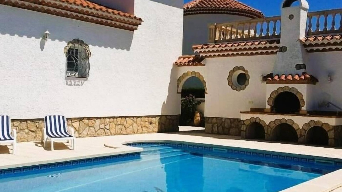 Miami Platja House | Charming detached house with private pool in Miami Playa