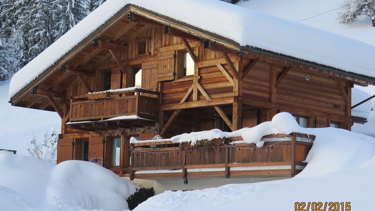 Manigod Ski Chalet | Charming detached chalet Manigod La Clusaz comfort south-facing Aravis view.