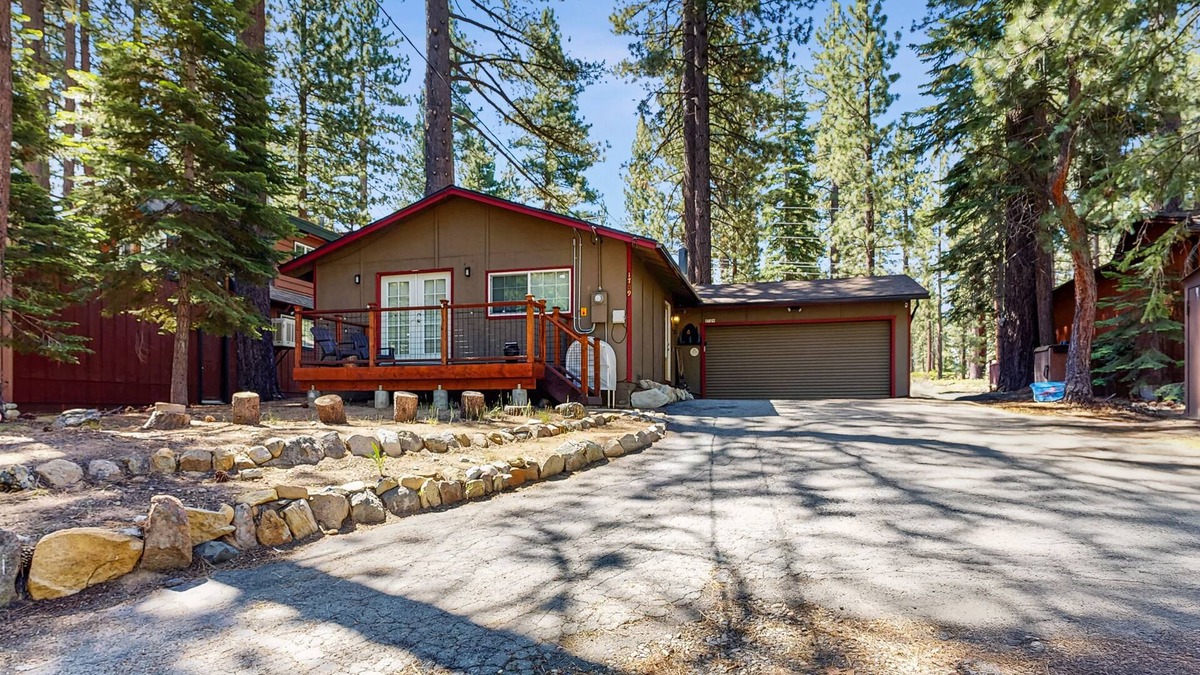 Pioneer Trail House | Charming Dog-Friendly Home Steps from Hiking Trails - private W/D