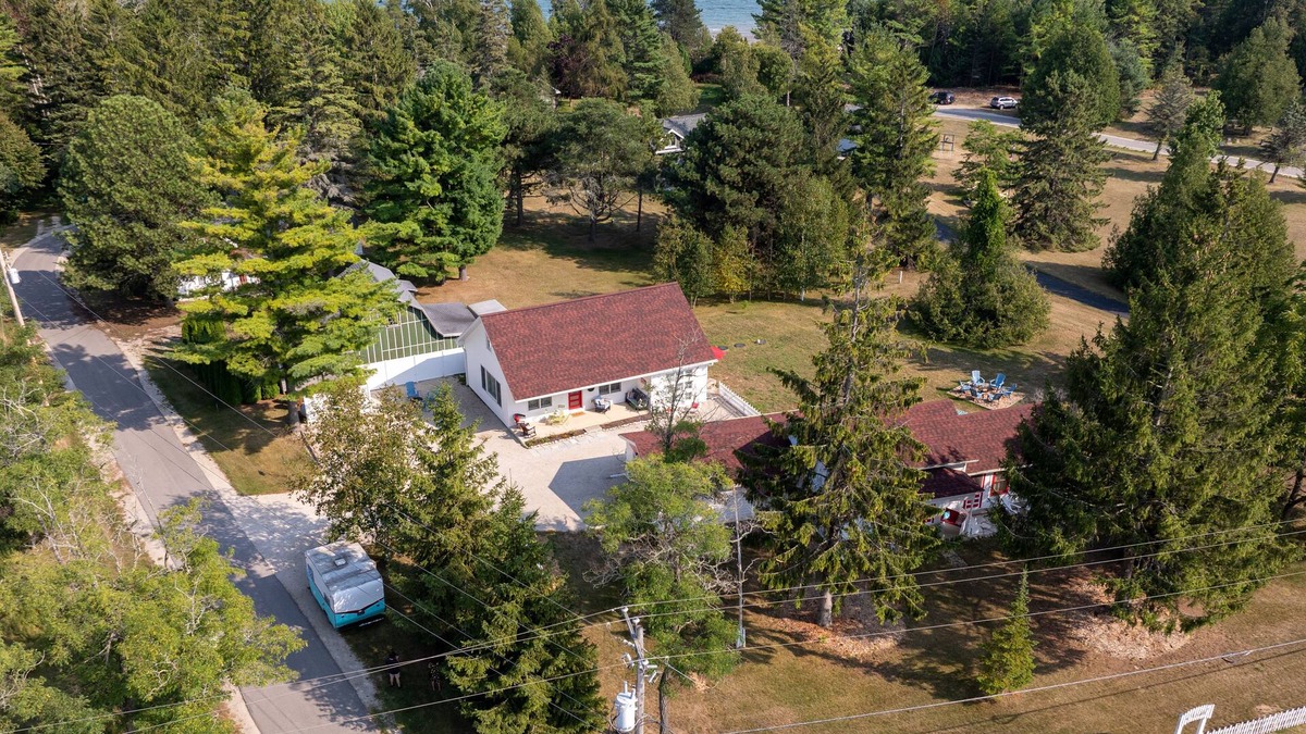 Jacksonport Cottage | Charming Door County cottage steps from Lake Michigan Beach in Jacksonport WI