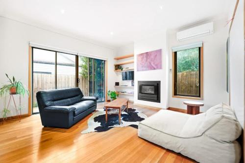 Brunswick House | Charming Double Brick Brunswick Bungalow for 4