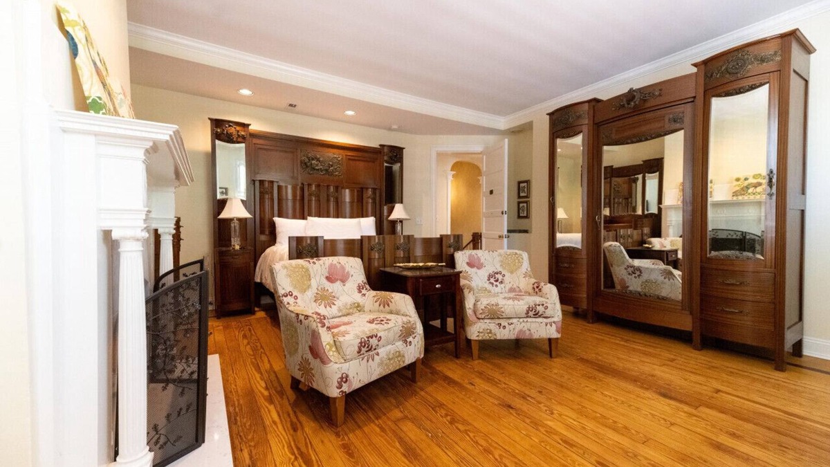 Edenton Bed & Breakfast | Charming downtown Edenton location with homemade breakfast daily