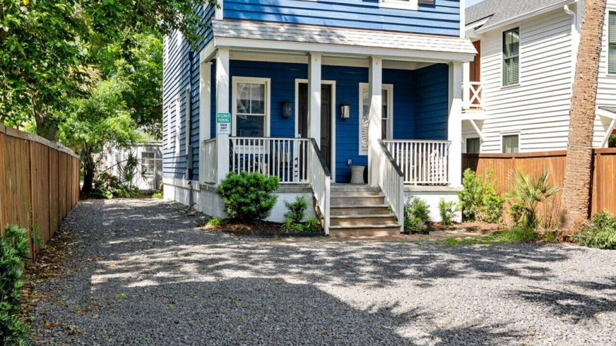 Westside House | Charming Downtown Home - St Philip St
