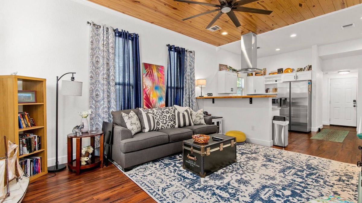 Denver Heights House | Charming Downtown SAT Retreat | Pearl & River Walk