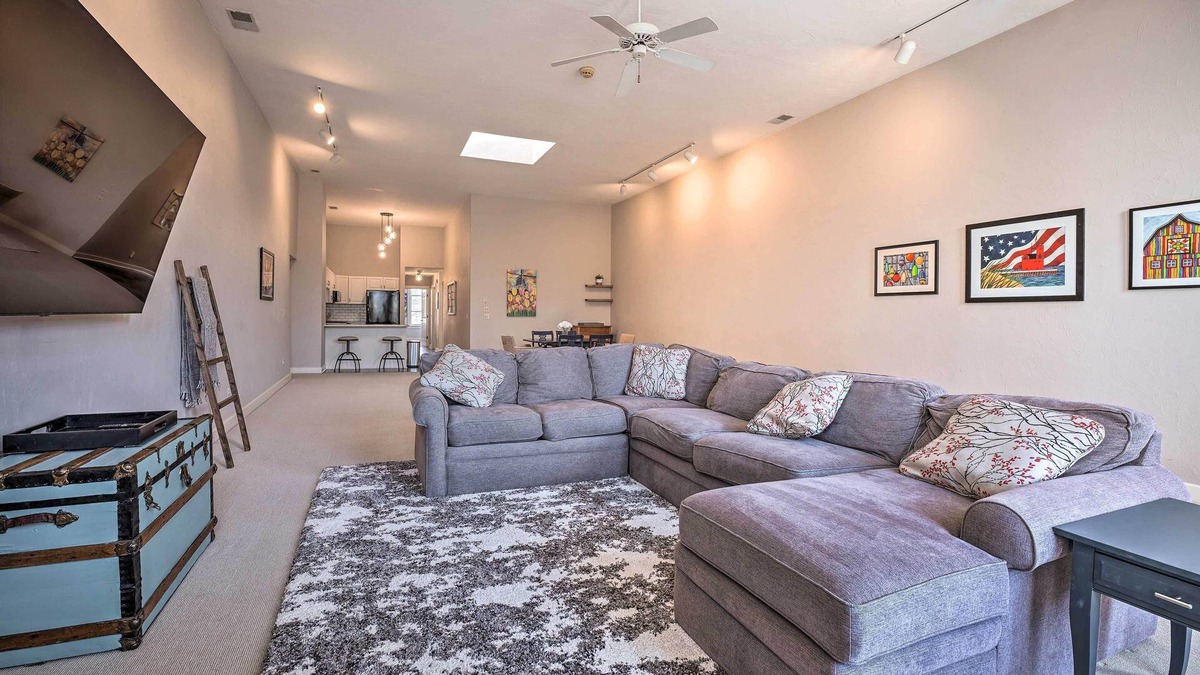 Holland Apartment | Charming Dtwn Holland Escape: Above Crust 54!