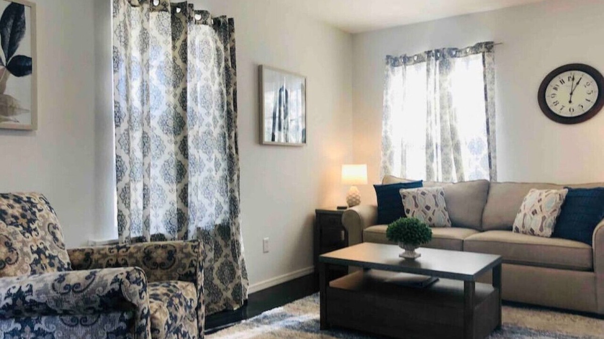 Checotah House | Charming Duplex for Two- FREE WiFi, washer/dryer