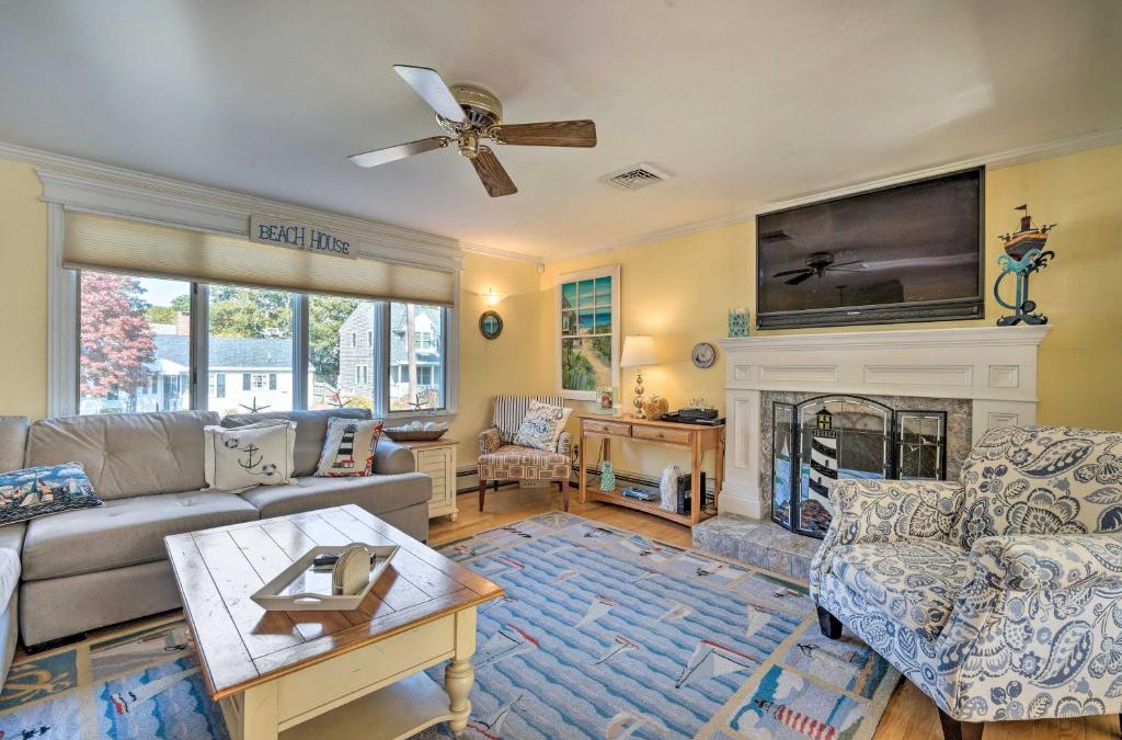 East Falmouth House | Charming East Falmouth Home Walk to Private Beach
