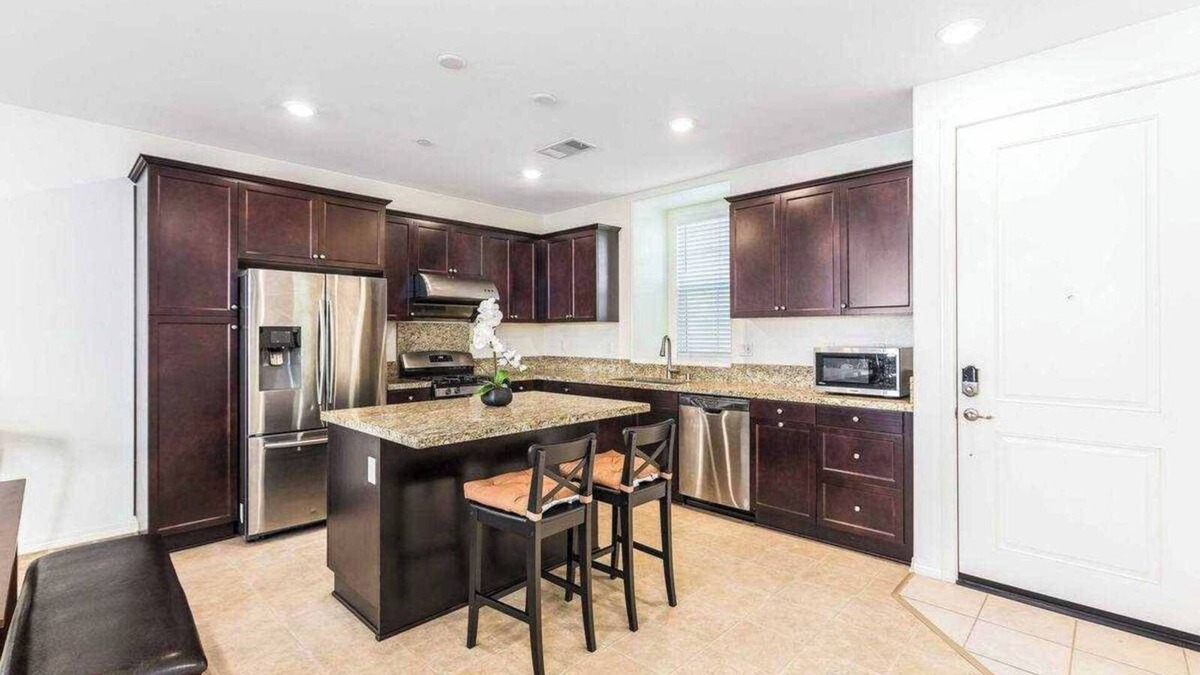 Eastvale Downs House | Charming Eastvale Escape: Perfect for Vacation&WFH&Insurance&Relocation #41351