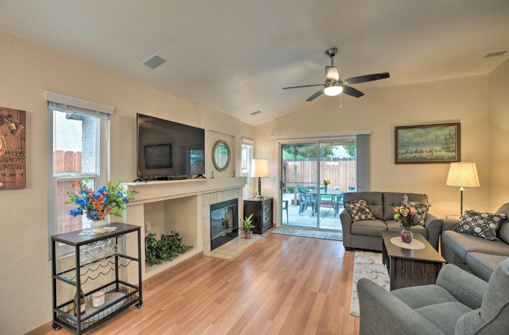 Elk Grove House | Charming Elk Grove Home about 3 Mi to Old Town!
