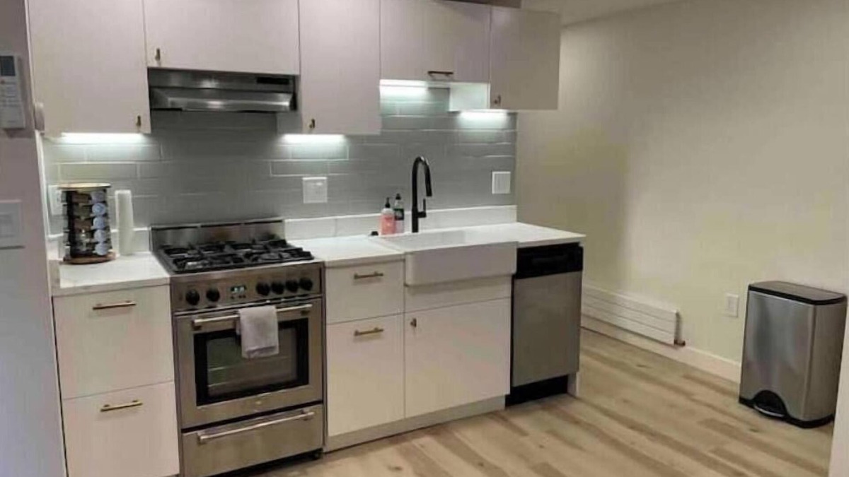 Bloomingdale Apartment | Charming English Bsmt Apt- 2 bedroom
