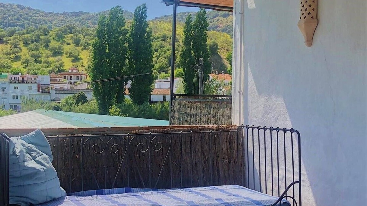 Cortes de la Frontera Apartment | Charming rural studio in the heart of the Spanish countryside