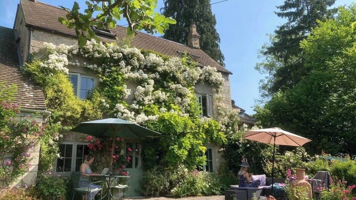 Chalford House | Charming Escape | Artsy Dog-Friendly Stone Cottage