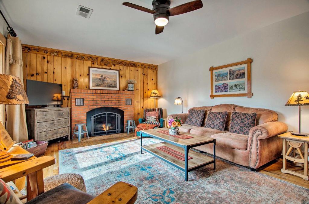 Estes Park House | Charming Estes Park Cabin with 2 Private Patios!