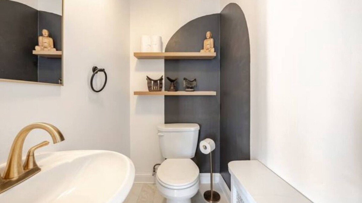 Potomac West House | Charming Family & Fido Oasis in Washington D.C.