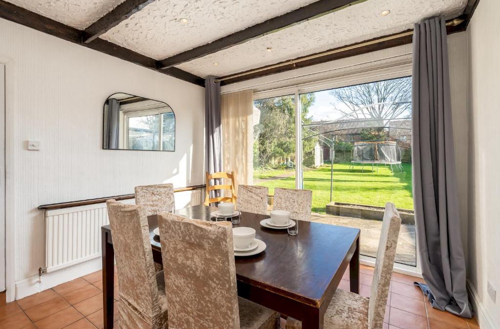 Watford House | Charming Family-Friendly Home Pass the Keys