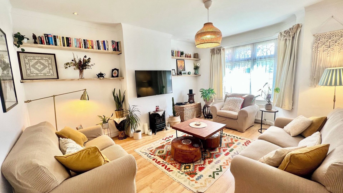 The Hyde House | Charming family home in NW London with great transport links and local nature.